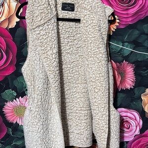 Love Tree Women's Beige Sherpa Vest